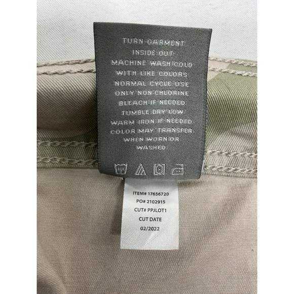 Womans Excellent Condition Torrid Camo Capri Jeans 22 Gray Beige Cuffs - Picture 5 of 9